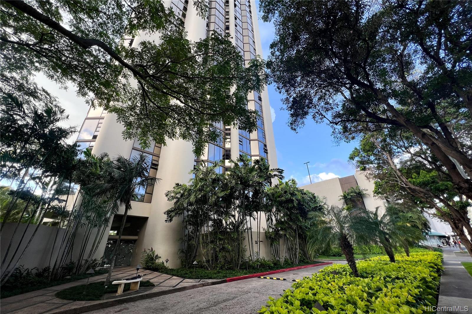 930 Kaheka Street #703, Honolulu, HI 96814