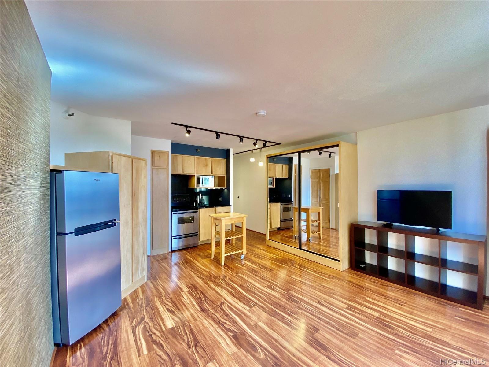 300 Wai Nani Way #820, Honolulu, HI 96815