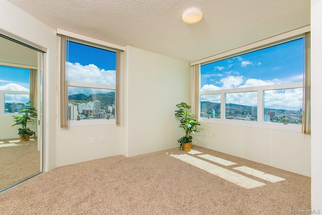 801 King Street #2709, Honolulu, HI 96813