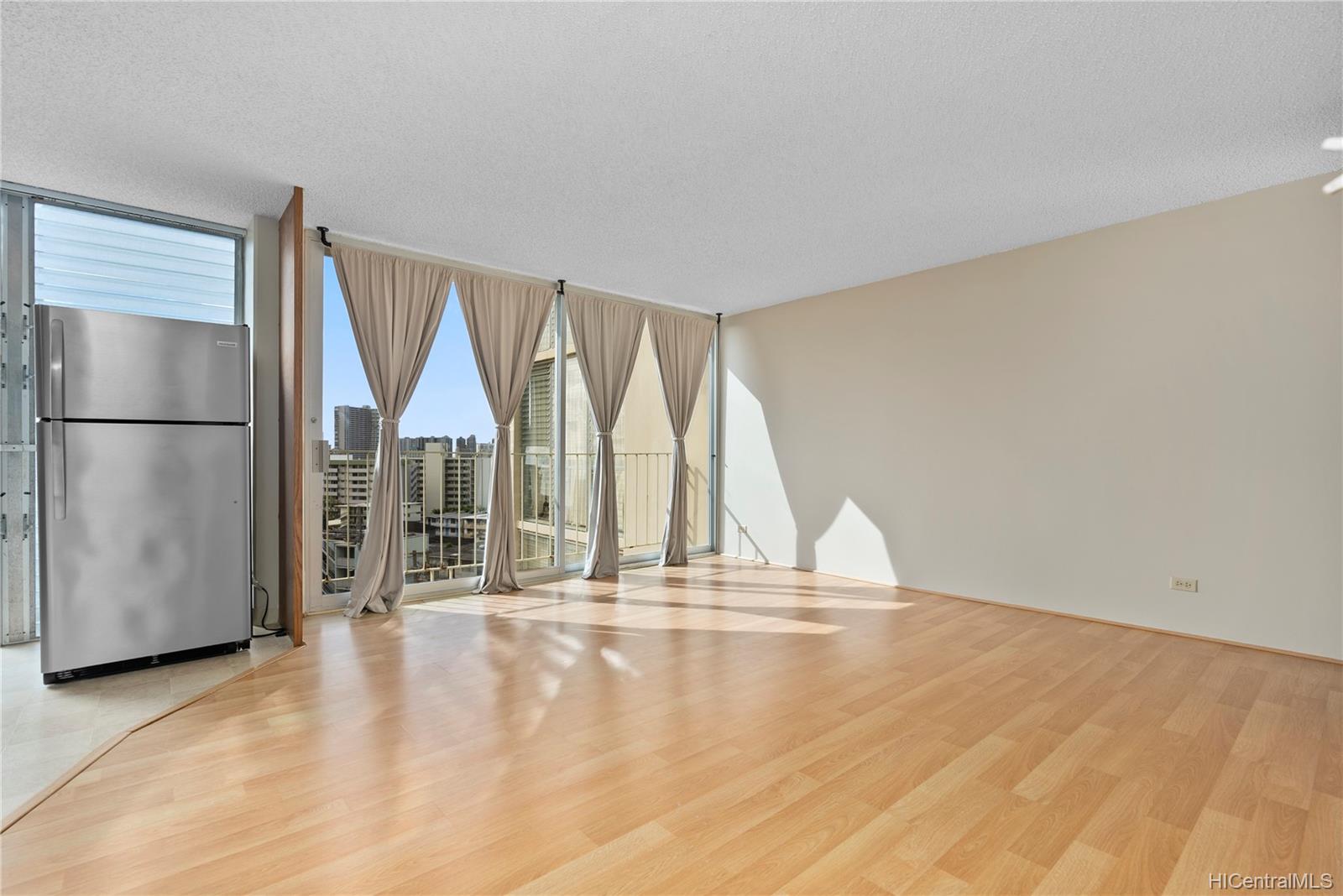1702 Kewalo Street #706, Honolulu, HI 96822