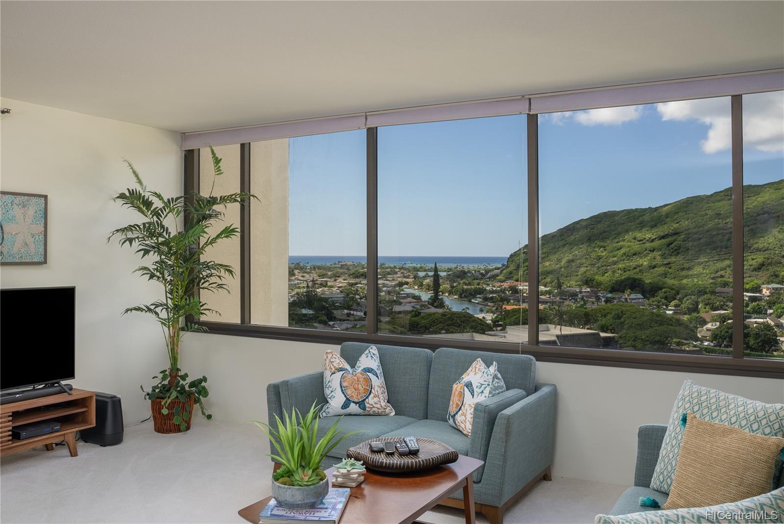 555 Hahaione Street #10H, Honolulu, HI 96825