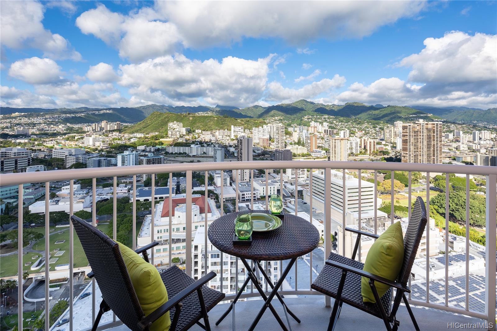 801 King Street #3709, Honolulu, HI 96813