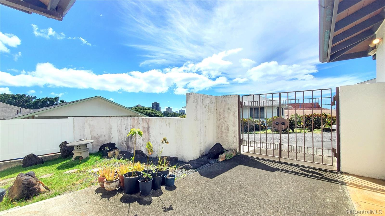 2319 Liliha Street Honolulu, HI 96817