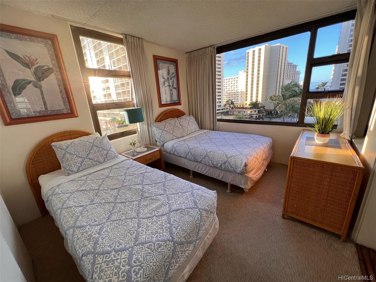 201 OHUA Avenue #T2-814, Honolulu, HI 96815