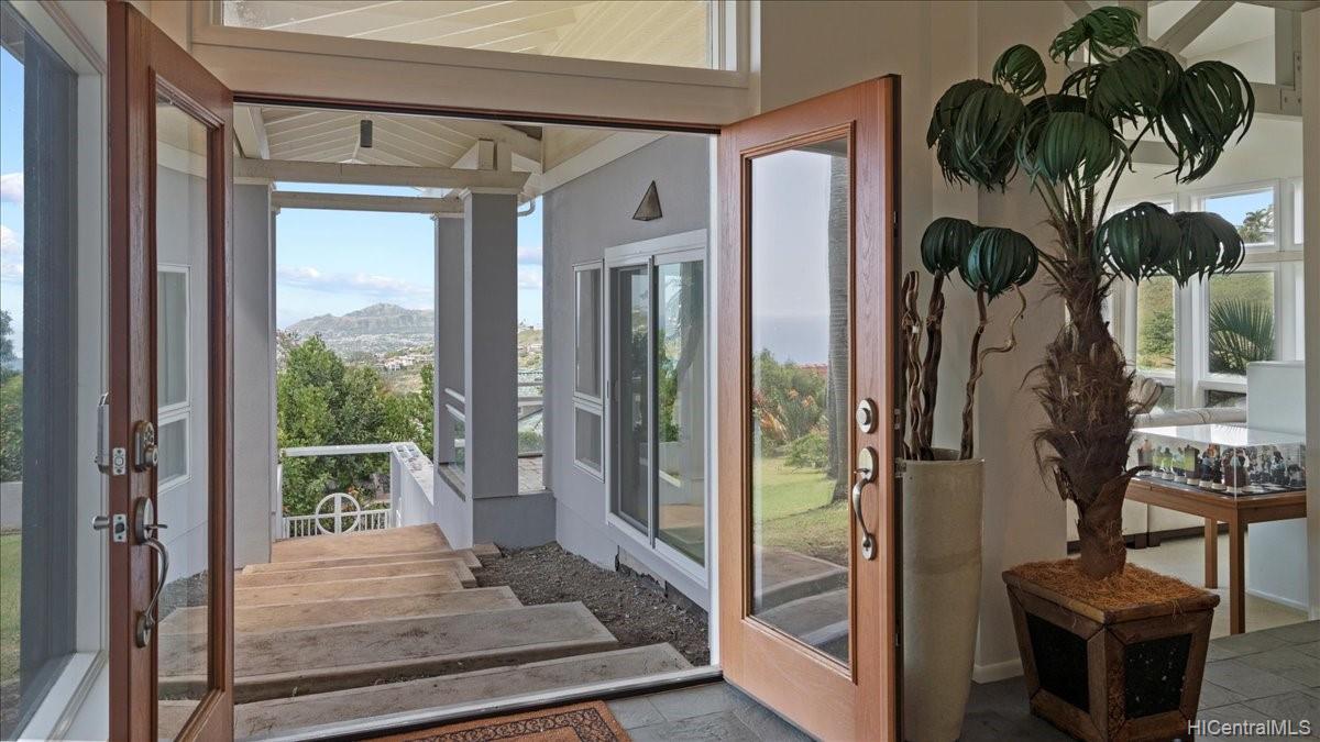 626 Kahiau Loop Honolulu, HI 96821