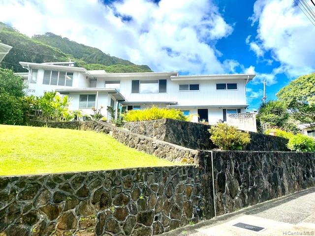 3581 Kumu Place Honolulu, HI 96822