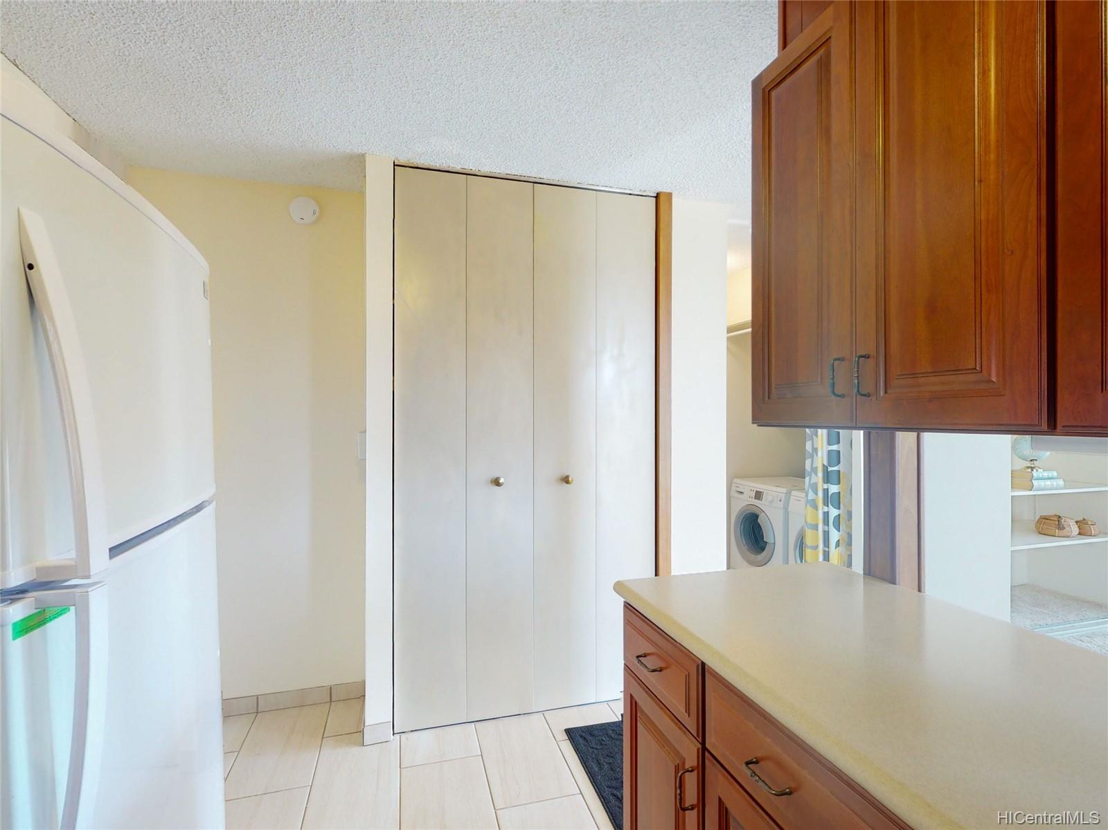 1617 Keeaumoku Street #605, Honolulu, HI 96822