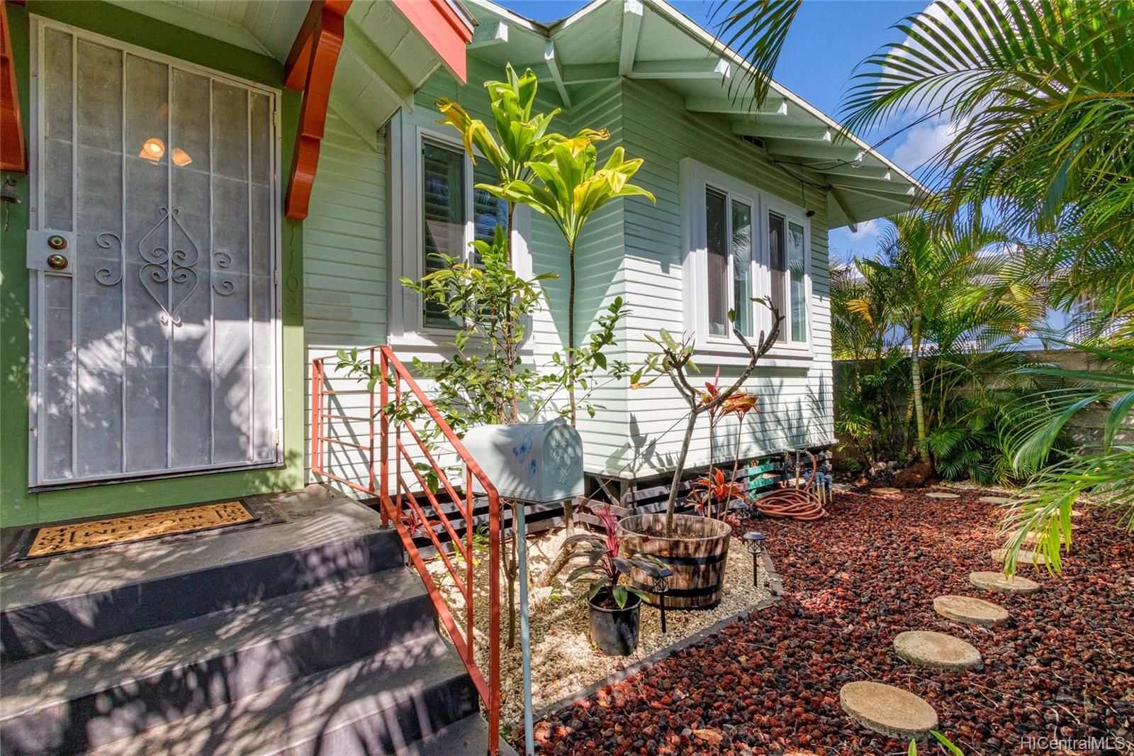 1102 8th Avenue Honolulu, HI 96816