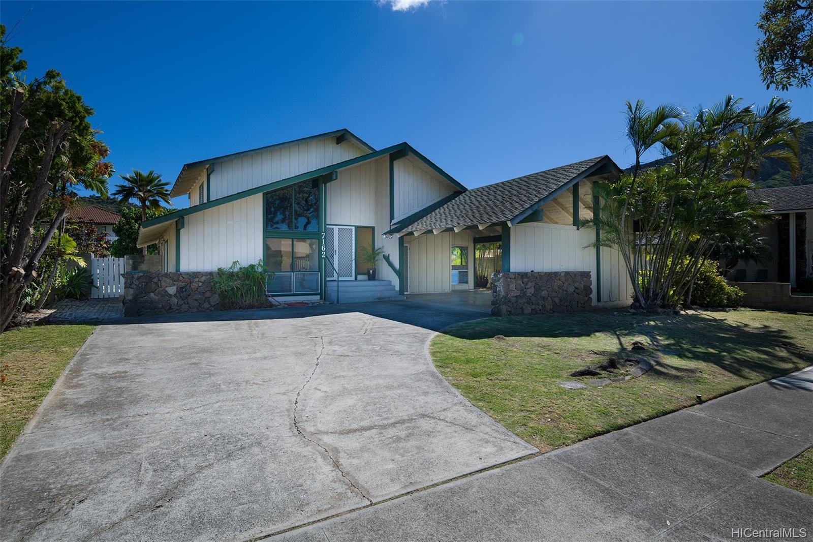 7162 Kukii Street Honolulu, HI 96825