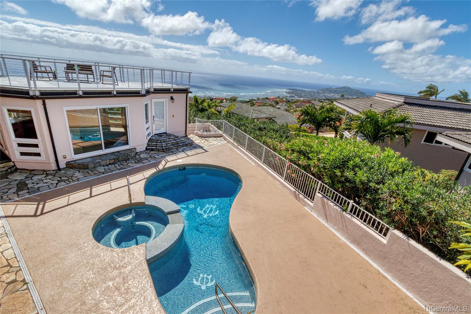 890 Puuikena Drive Honolulu, HI 96821