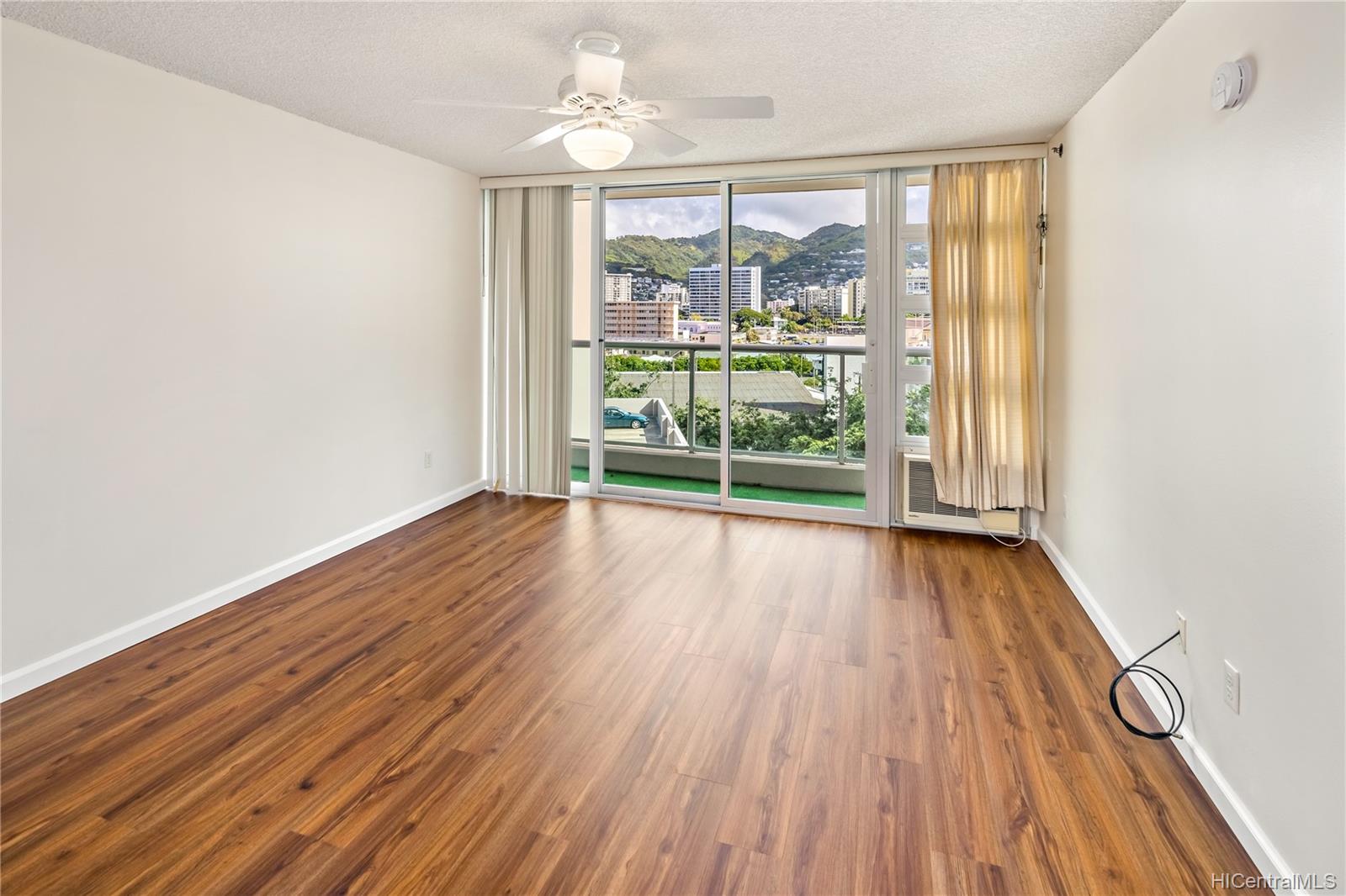 1450 Young Street #806, Honolulu, HI 96814