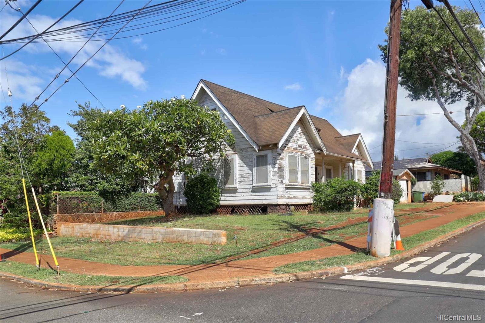 702 10th Avenue Honolulu, HI 96816