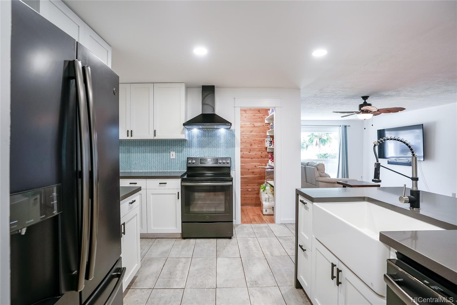 1194 Kaiama Place Honolulu, HI 96825