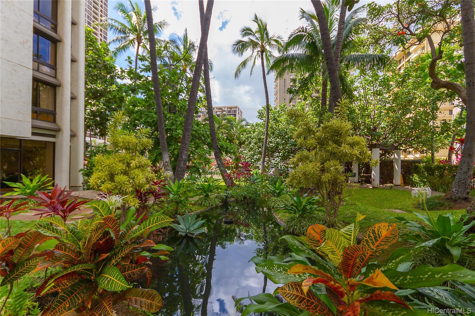 300 Wai Nani Way #II-718, Honolulu, HI 96815