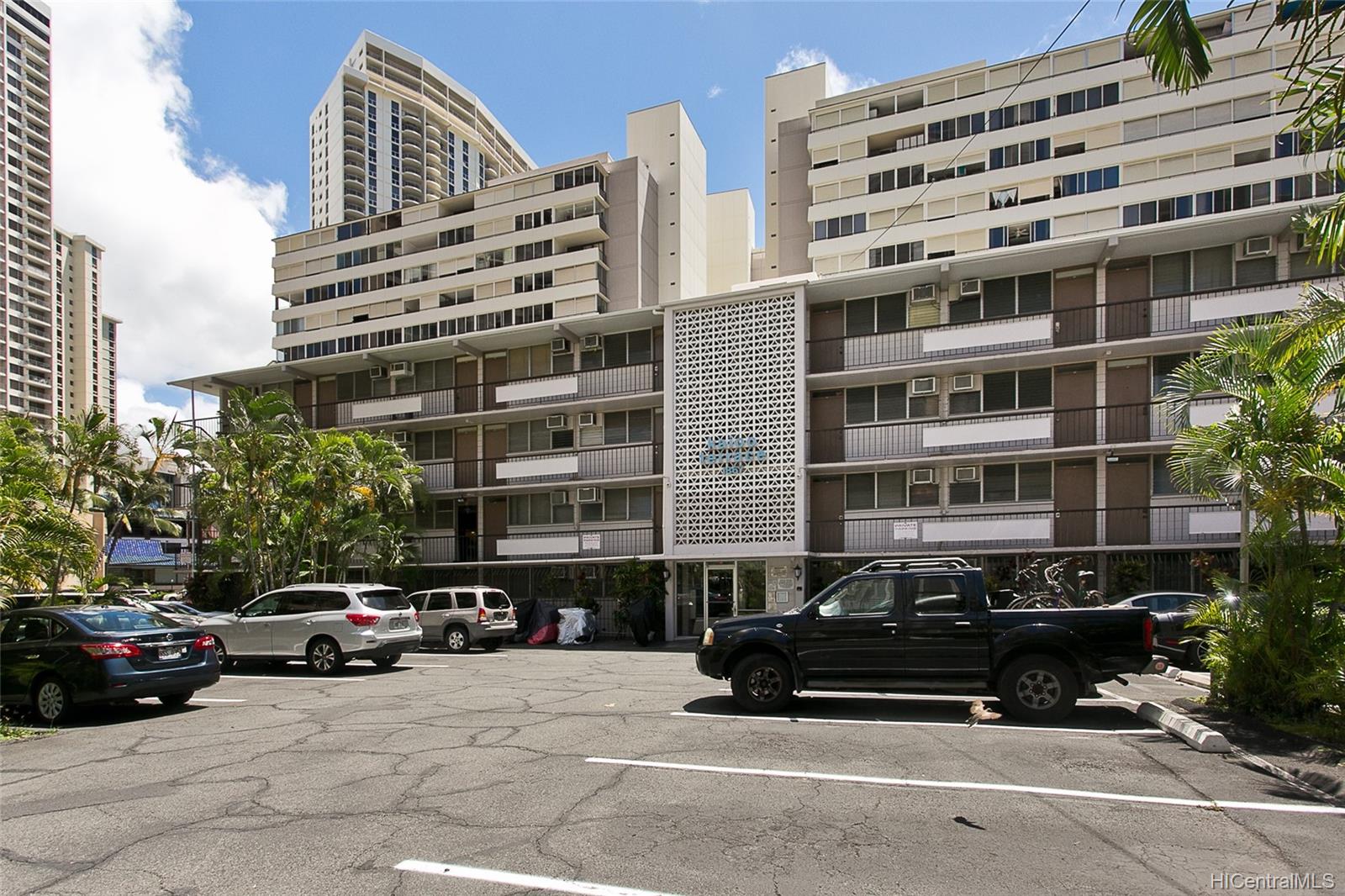 1867 Kaioo Drive #402, Honolulu, HI 96815