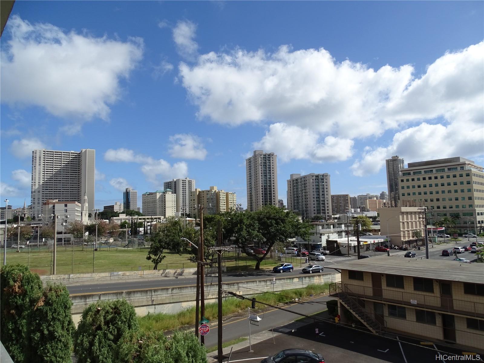 1326 Keeaumoku Street #406, Honolulu, HI 96814