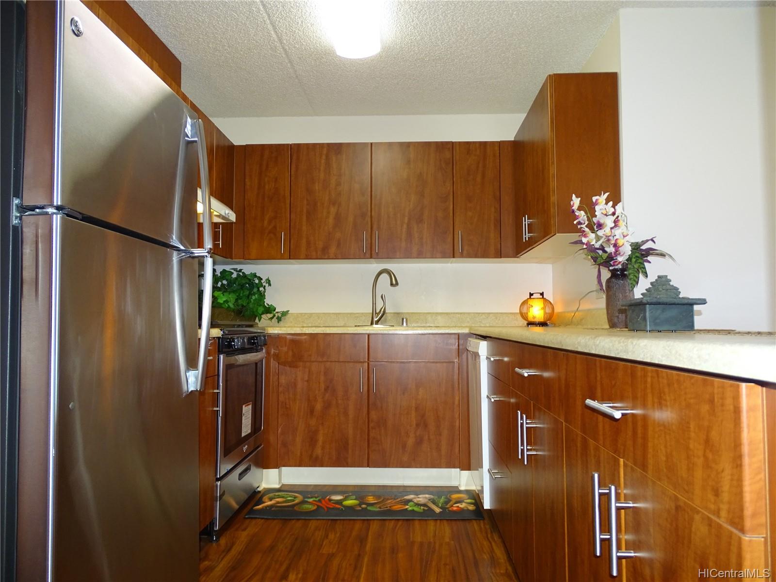 1326 Keeaumoku Street #406, Honolulu, HI 96814