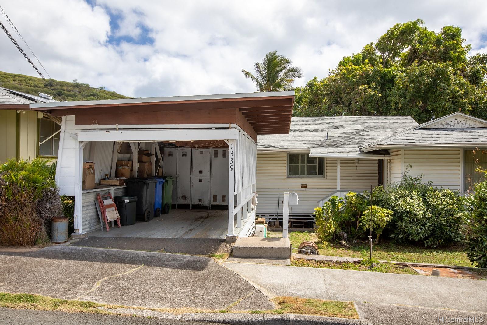 1339 Makaikoa Street Honolulu, HI 96821