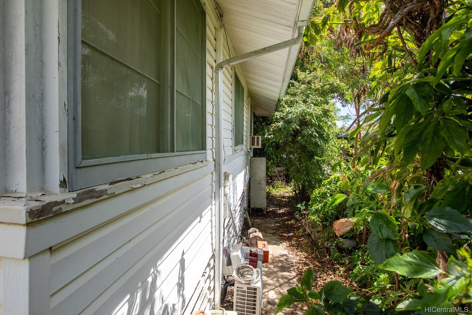 1339 Makaikoa Street Honolulu, HI 96821