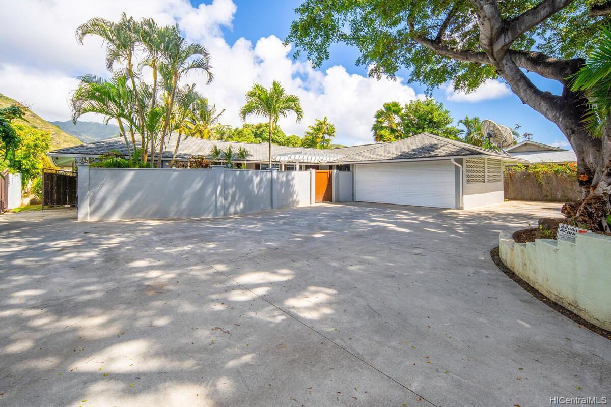 5596 Kalanianaole Highway Honolulu, HI 96821