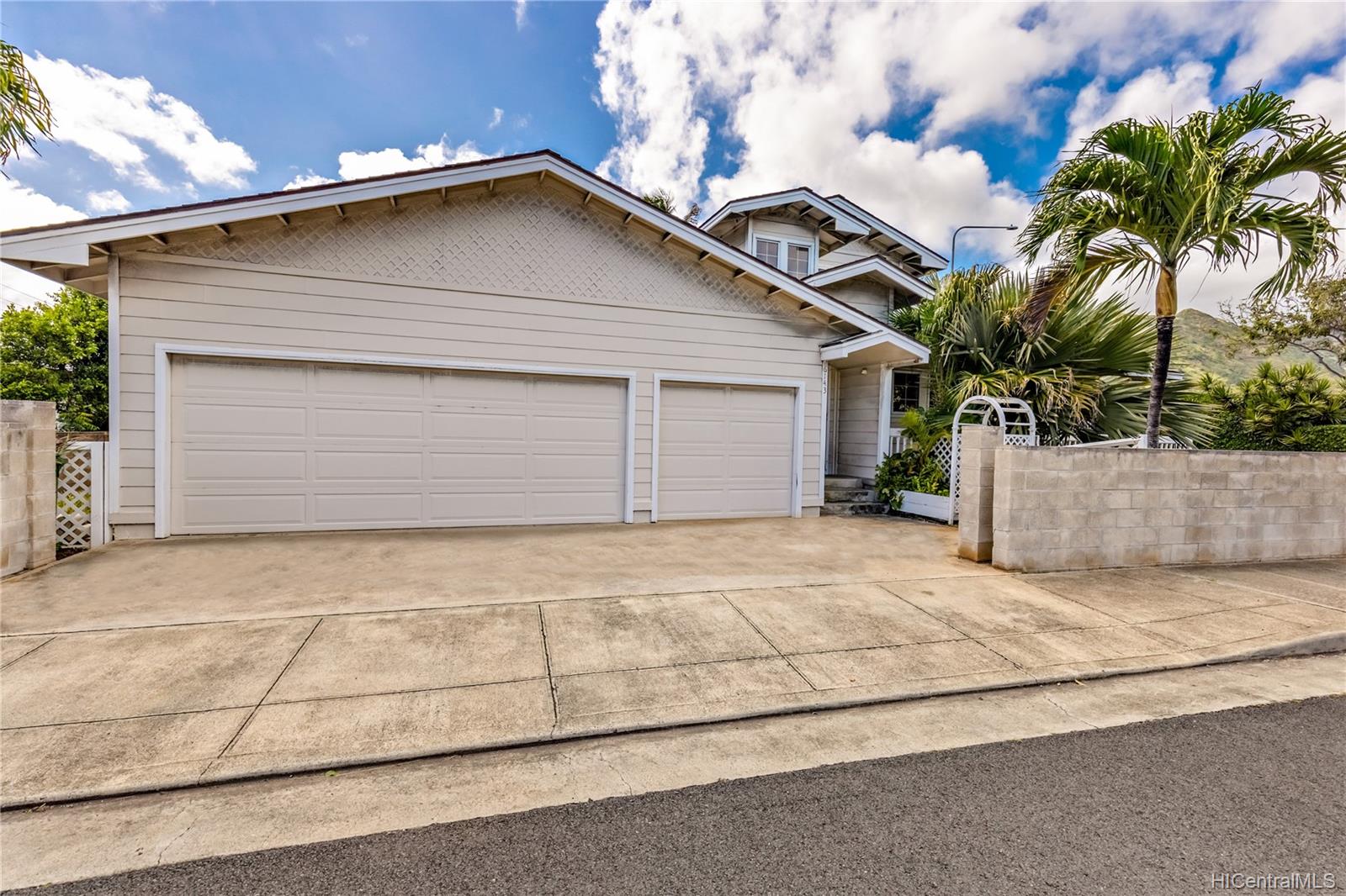 6143 Kalanianaole Highway Honolulu, HI 96821