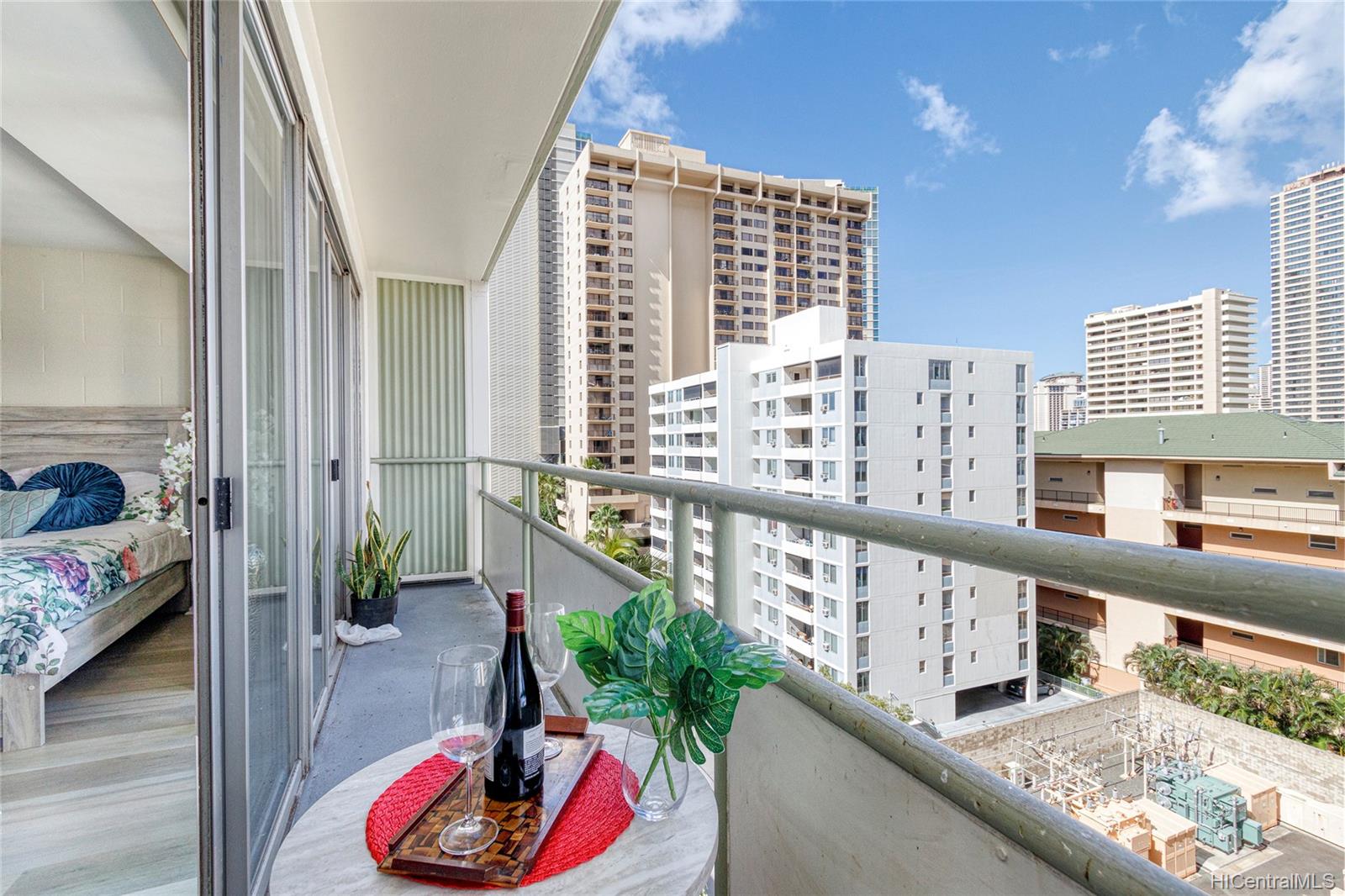 445 Kaiolu Street #905, Honolulu, HI 96815