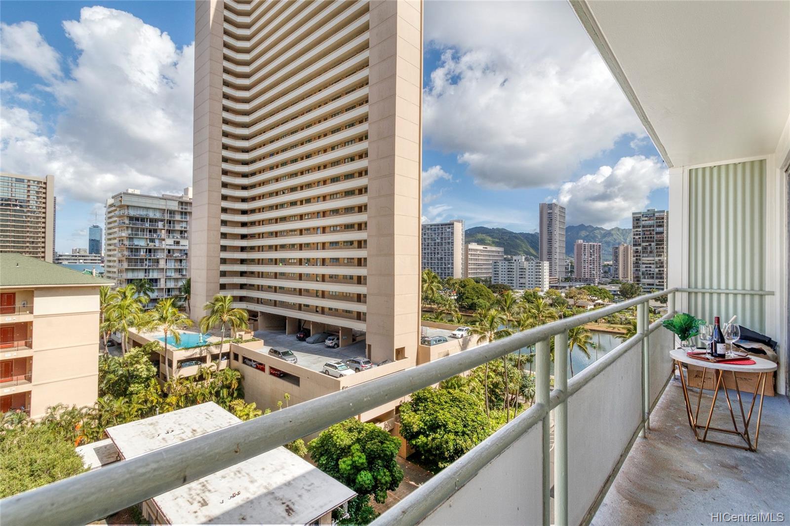 445 Kaiolu Street #905, Honolulu, HI 96815