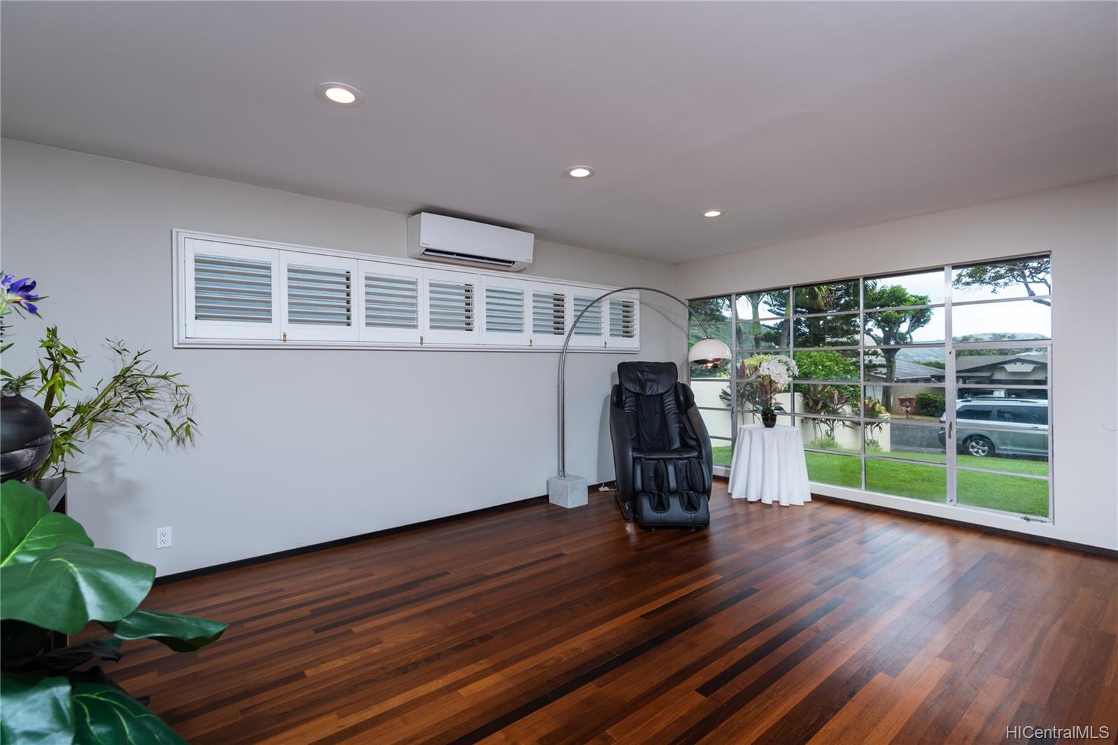 6620 Kauna Street Honolulu, HI 96825