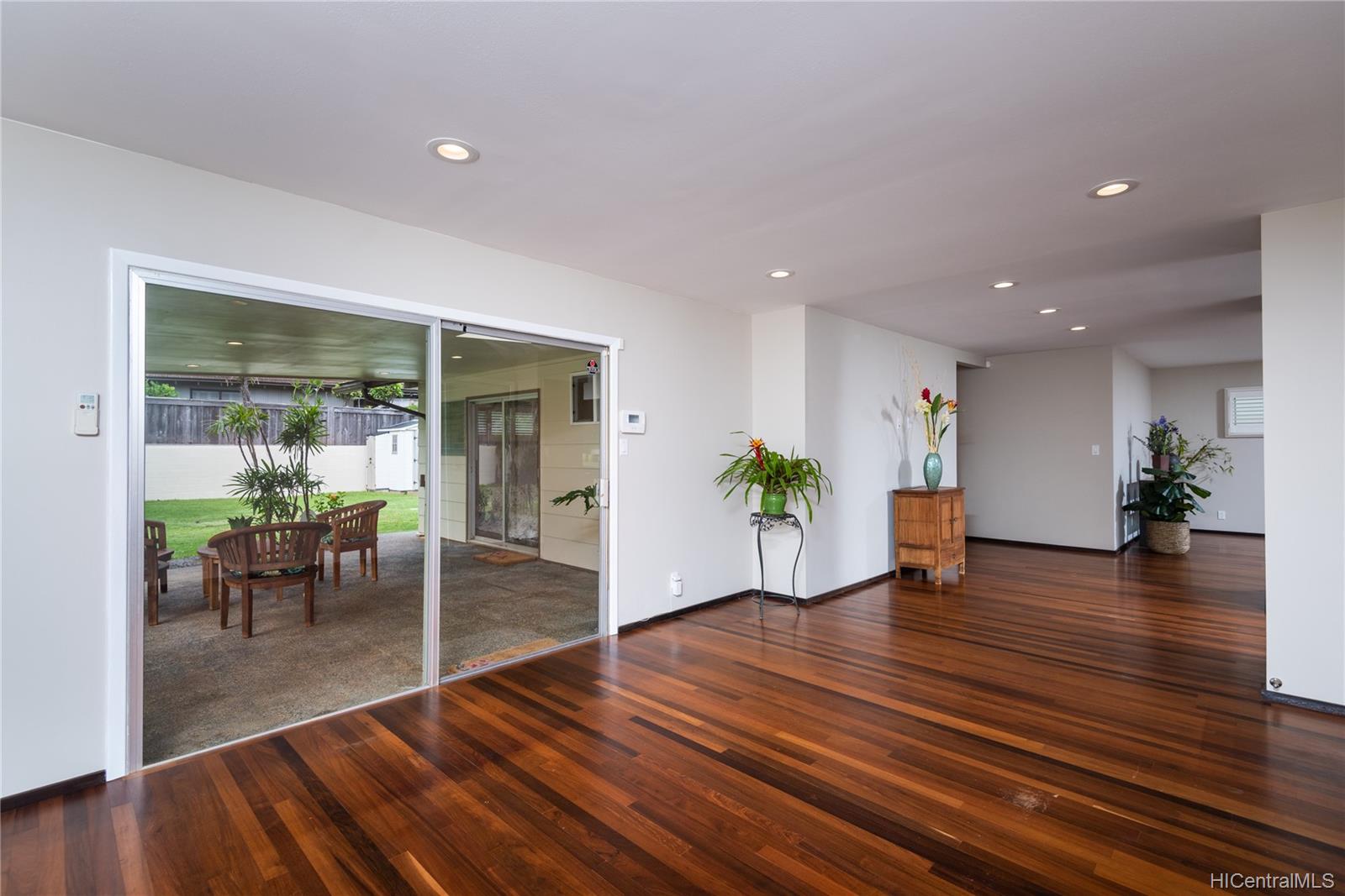 6620 Kauna Street Honolulu, HI 96825