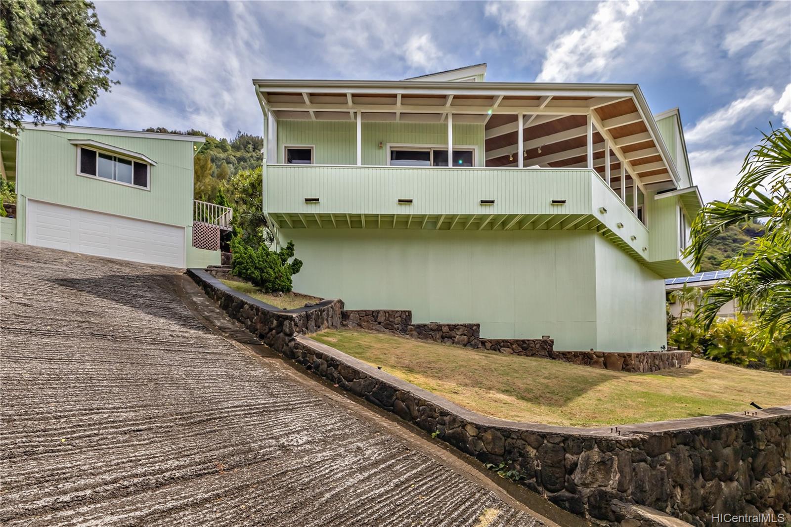 841 Puuomao Street Honolulu, HI 96825