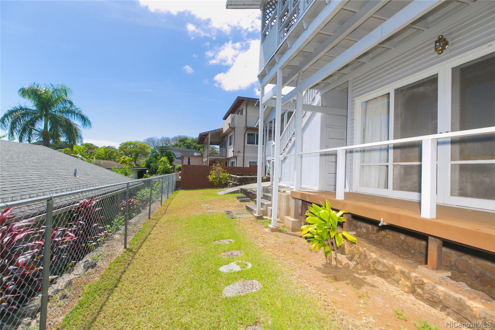 2337 East Manoa Road Honolulu, HI 96822