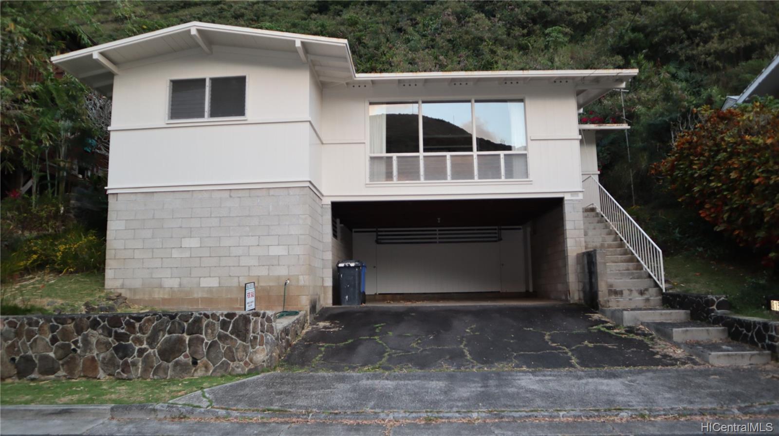 815 Kainoa Place Honolulu, HI 96821