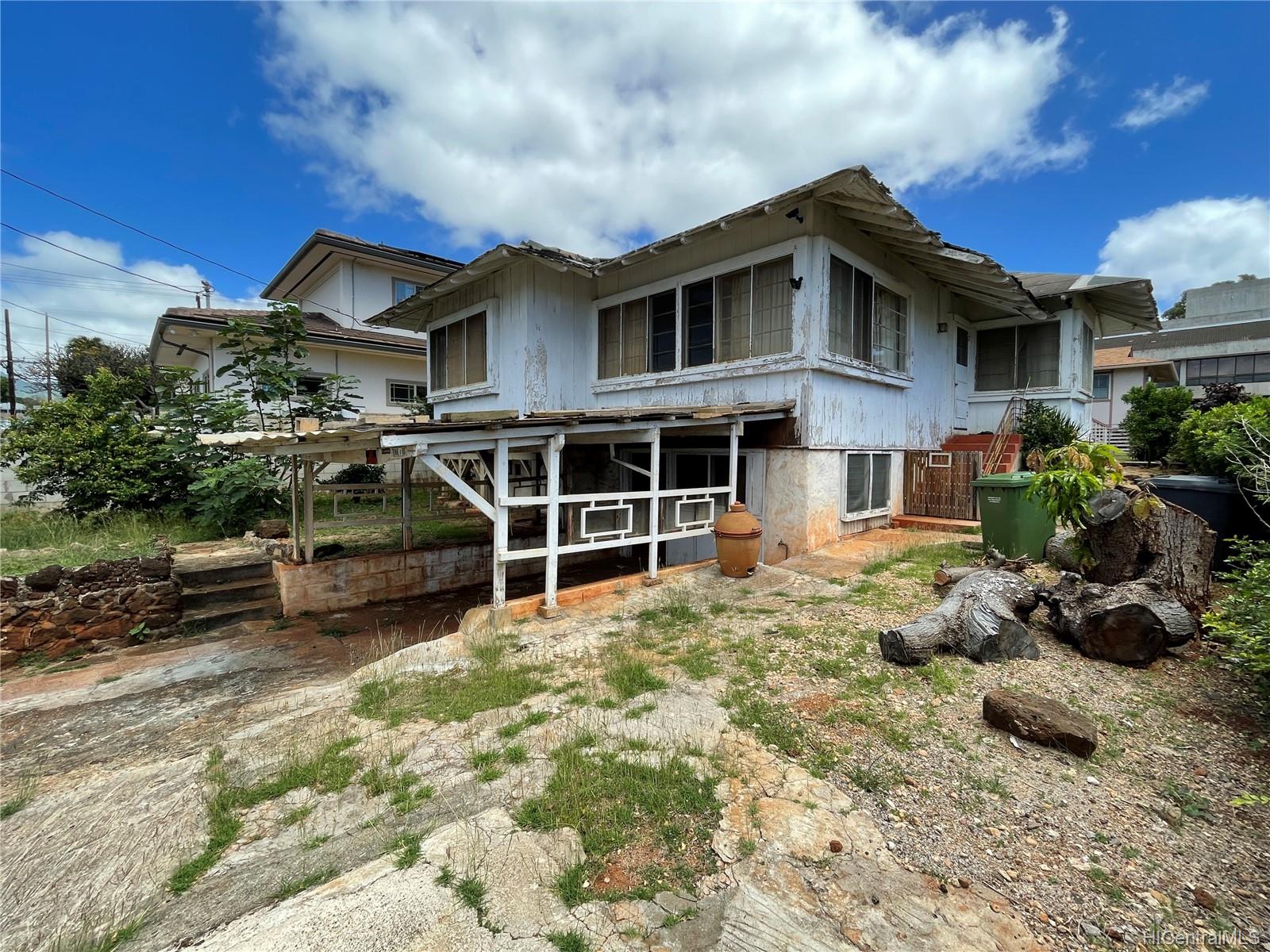 647 12th Avenue Honolulu, HI 96816