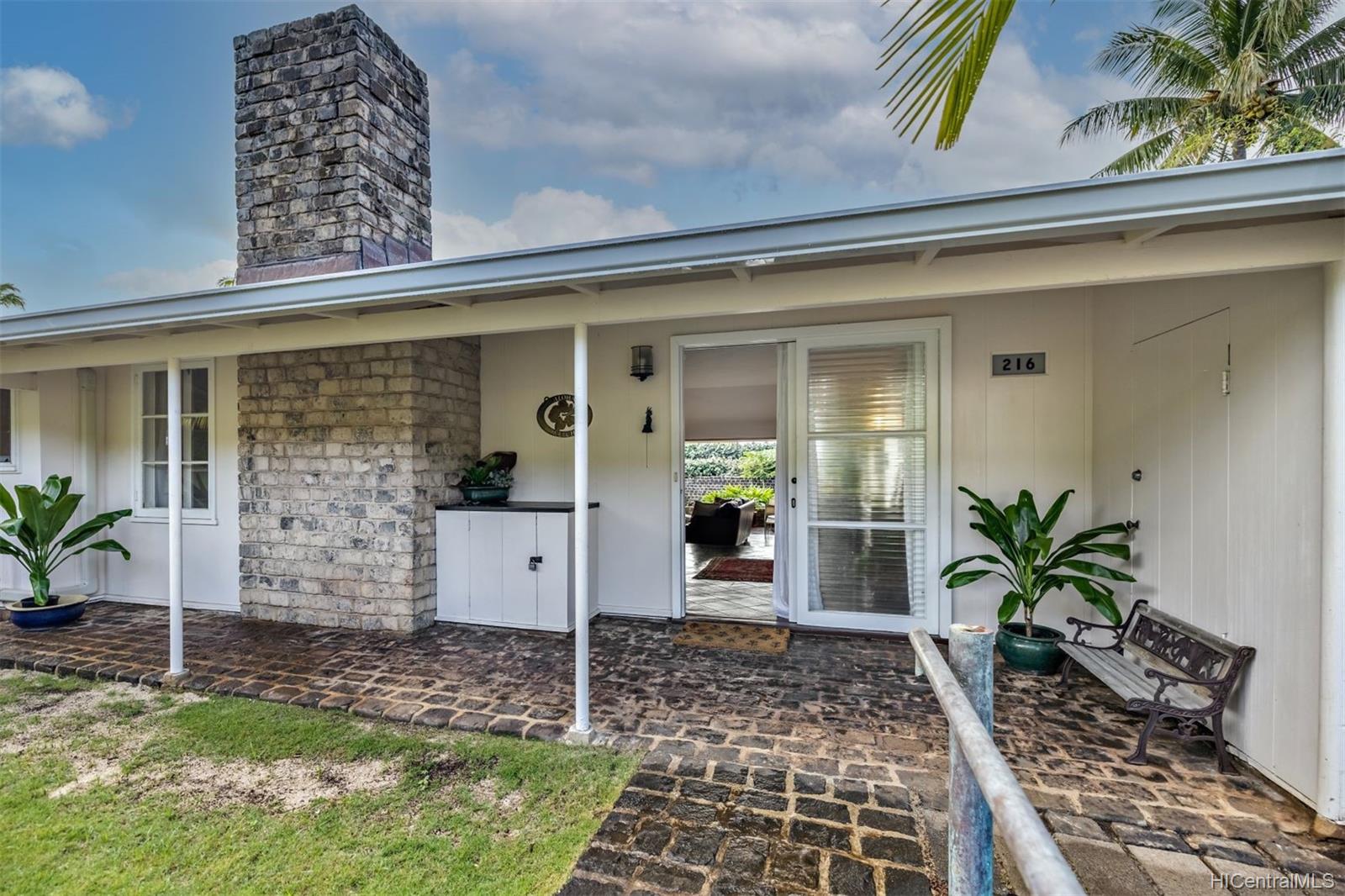 216 Kulamanu Place Honolulu, HI 96816