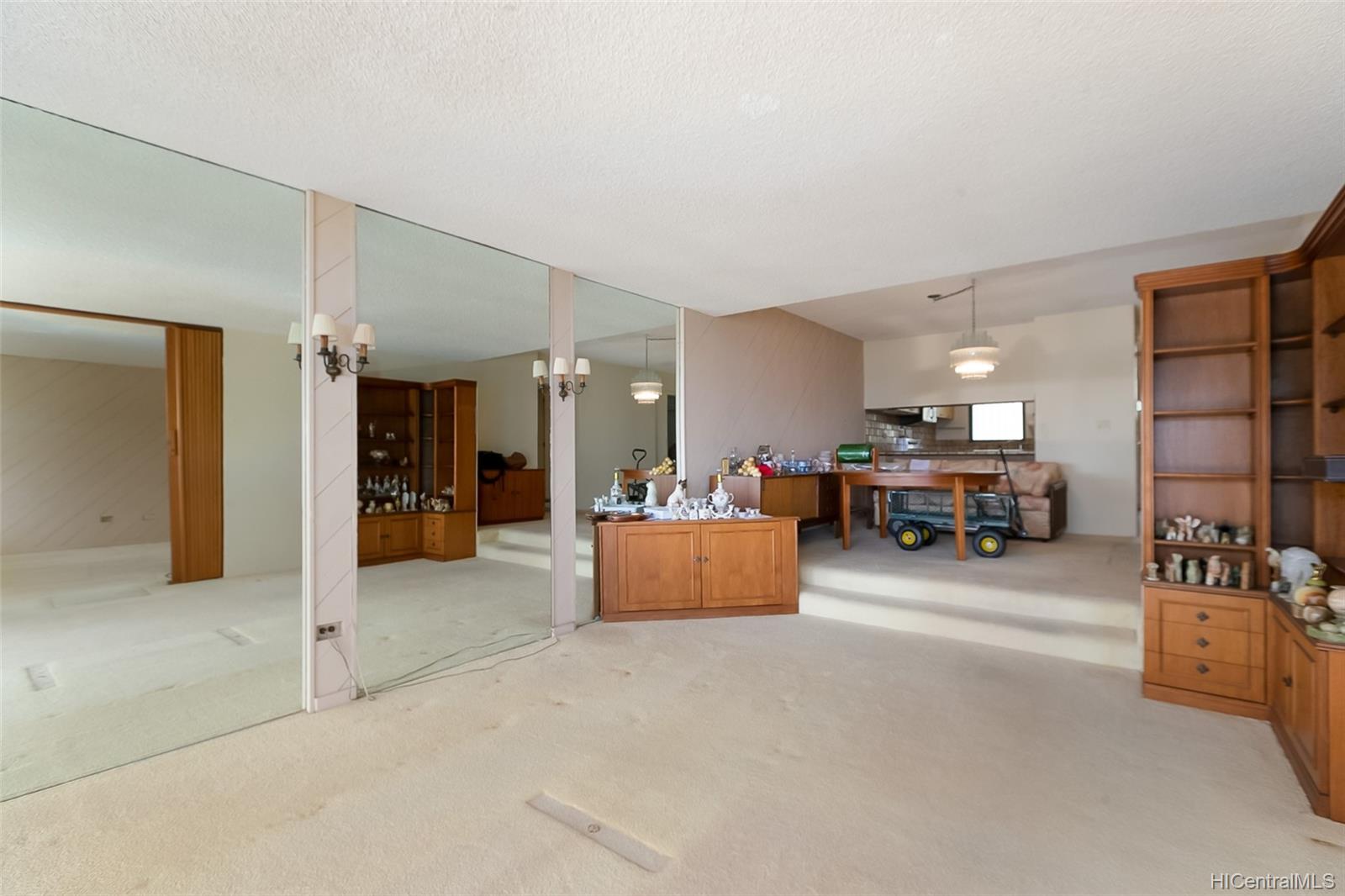 531 Hahaione Street #2/15E, Honolulu, HI 96825