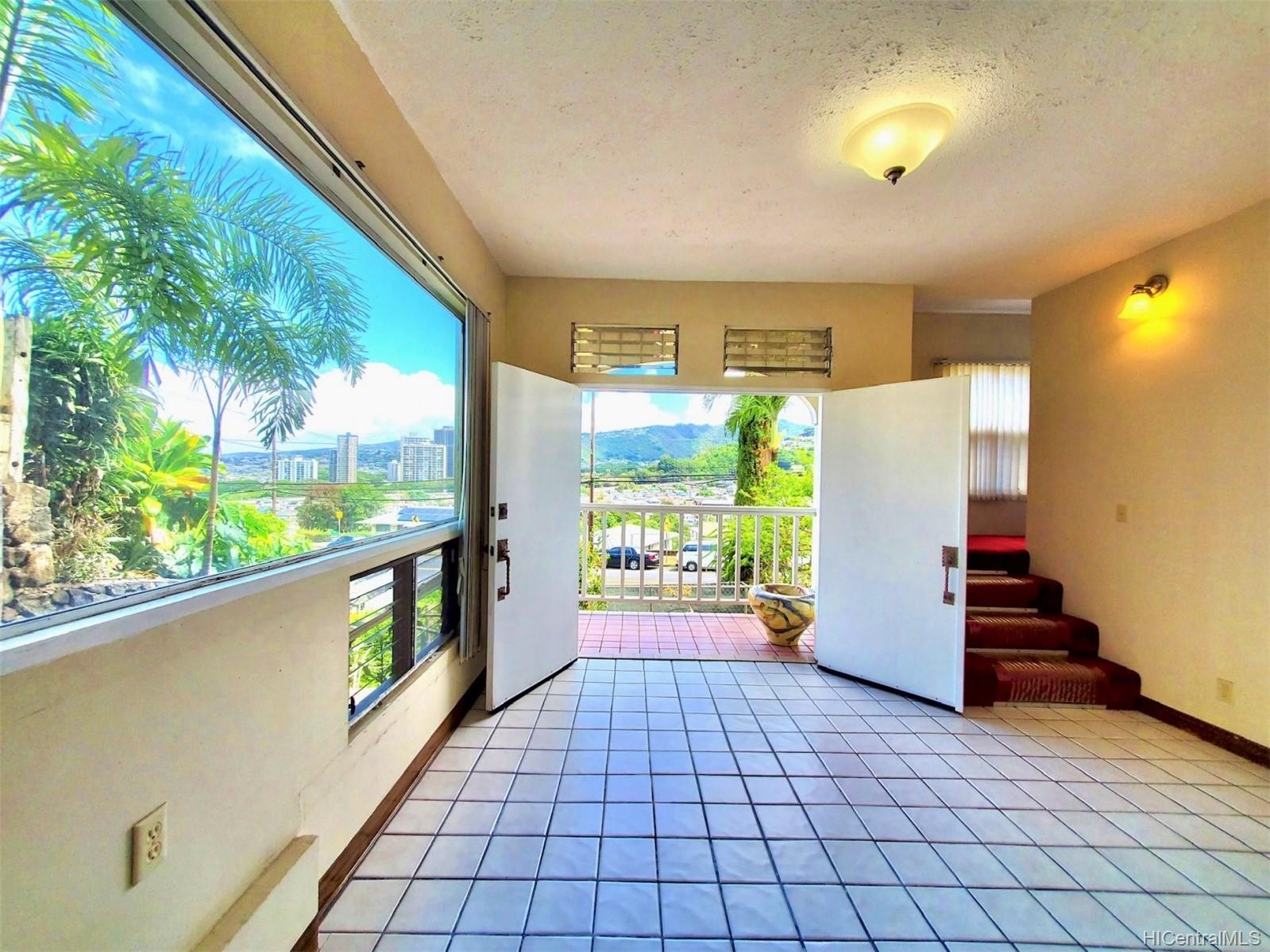 1919 Puowaina Drive Honolulu, HI 96813