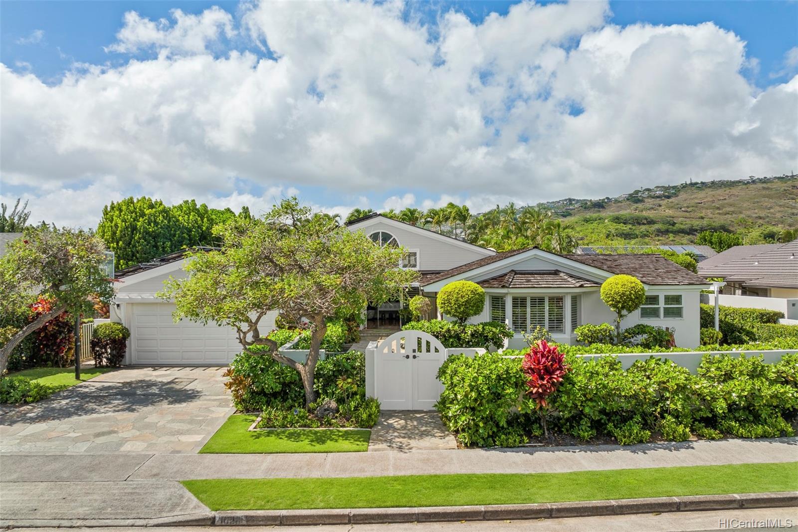 1038 Waiholo Street Honolulu, HI 96821