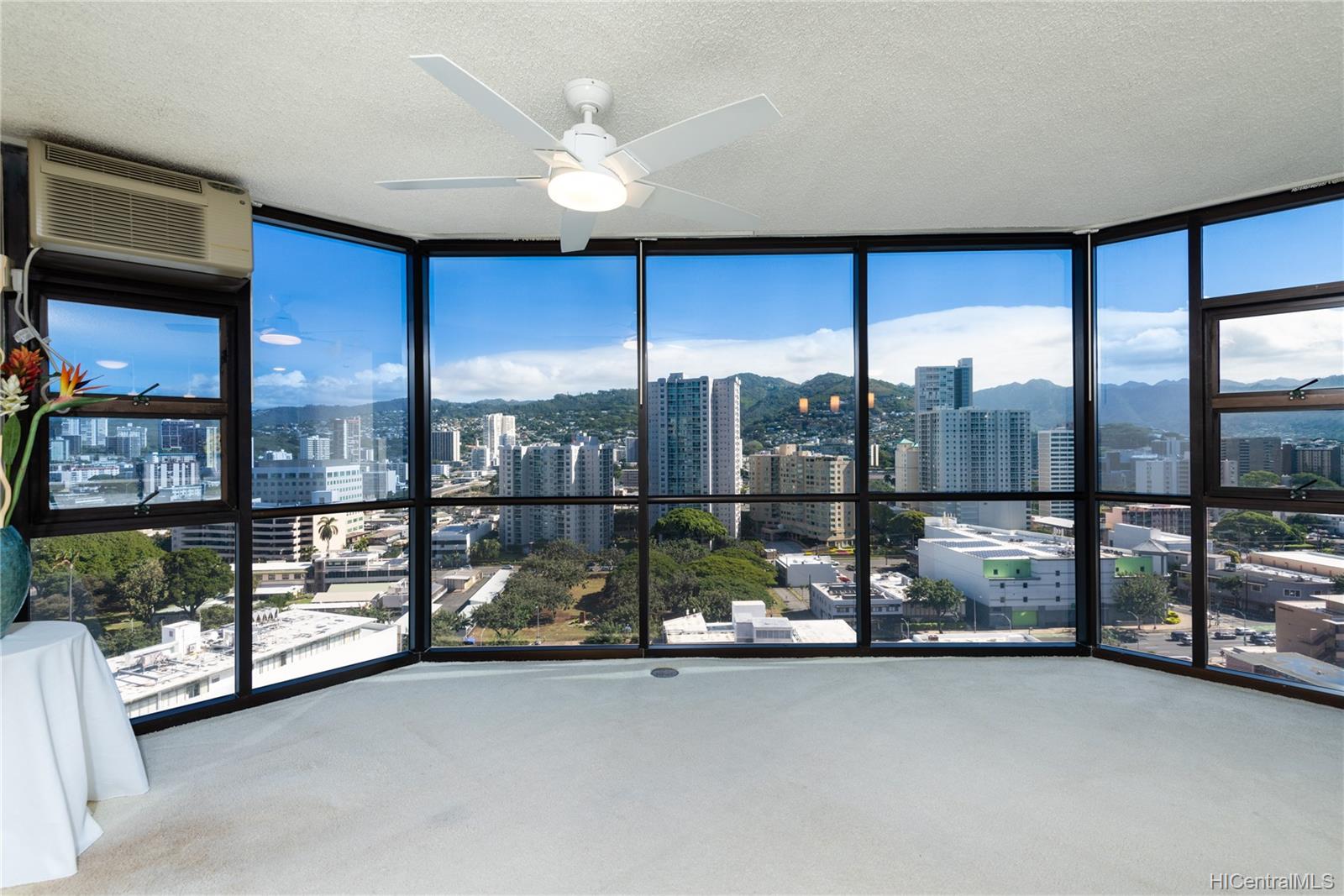 930 Kaheka Street #2004, Honolulu, HI 96814