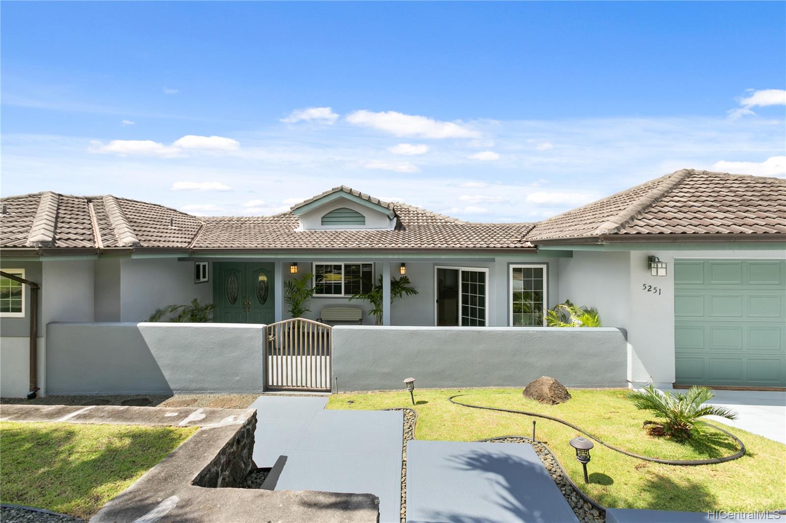 5251 Kuaiwi Place Honolulu, HI 96821