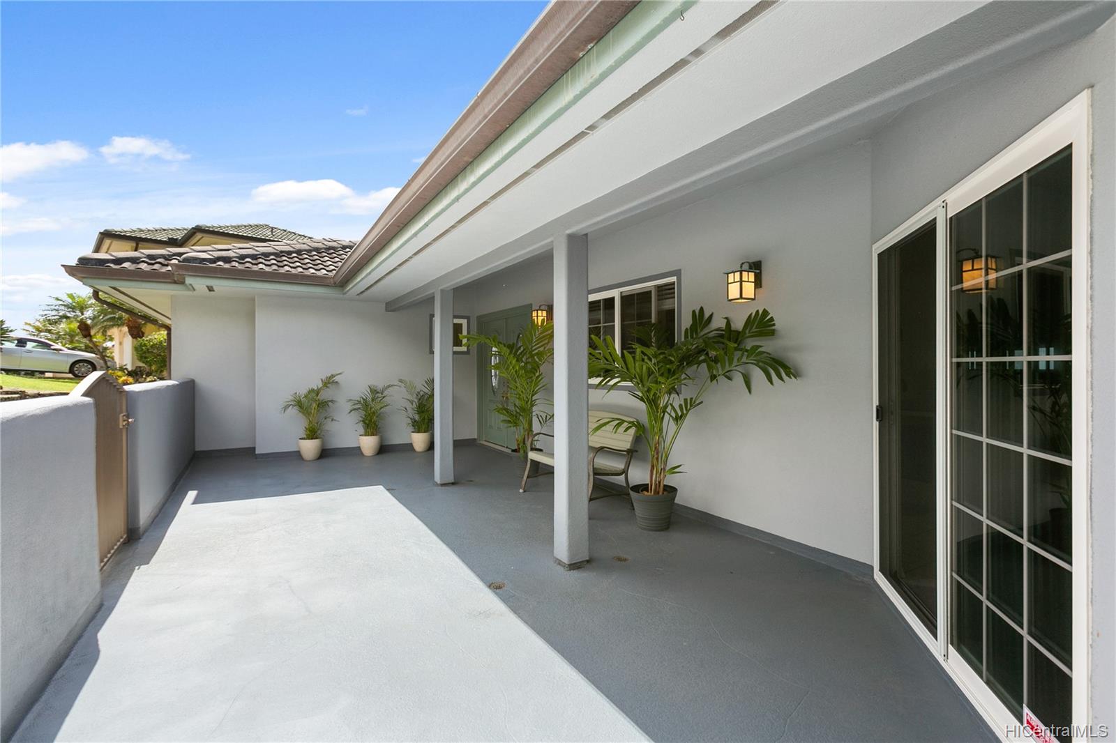 5251 Kuaiwi Place Honolulu, HI 96821