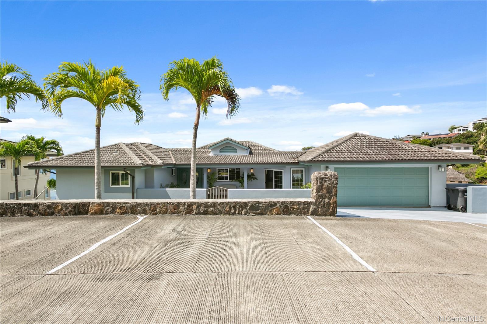 5251 Kuaiwi Place Honolulu, HI 96821