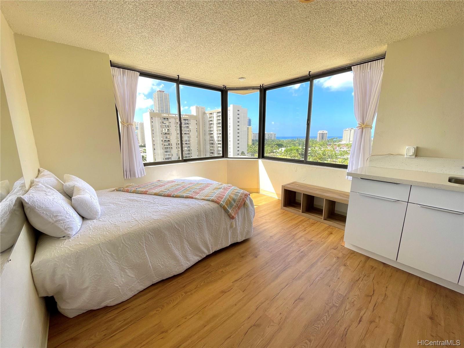 444 Niu Street #1406, Honolulu, HI 96815