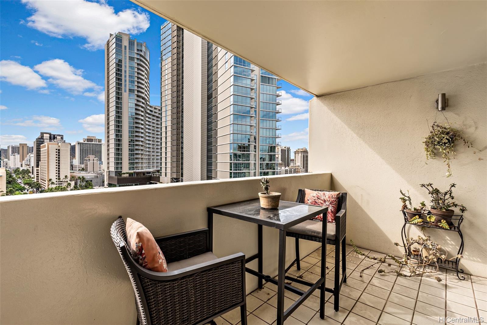 2092 Kuhio Avenue #1501, Honolulu, HI 96815