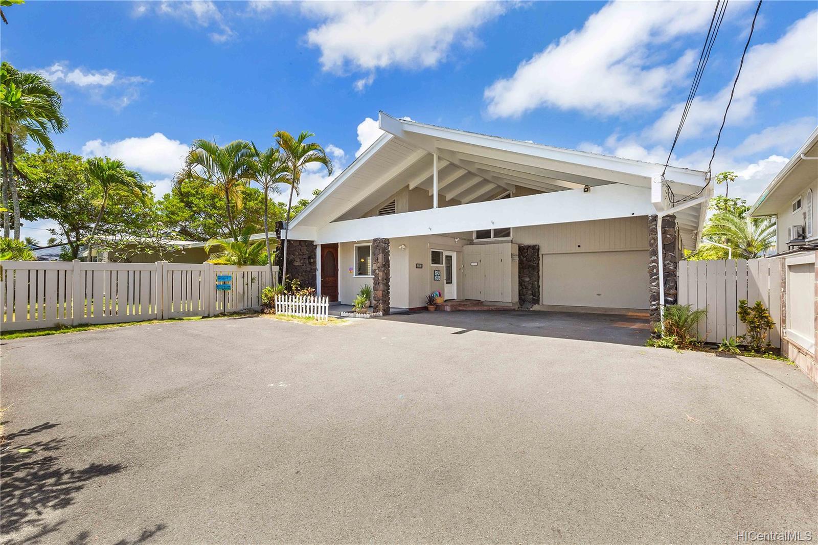 215 Kalaheo Avenue Kailua, HI 96734