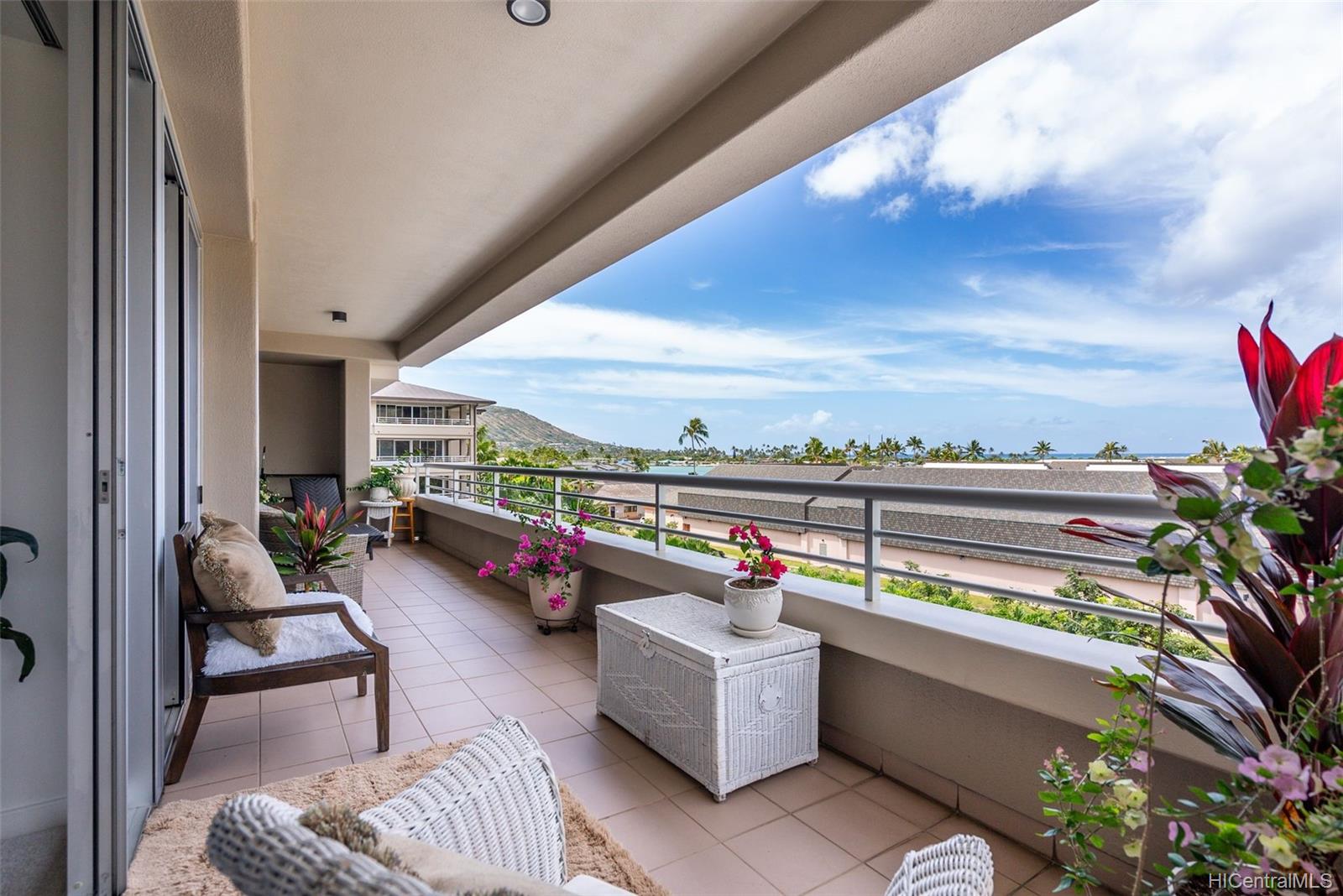 1 Keahole Place #1517, Honolulu, HI 96825