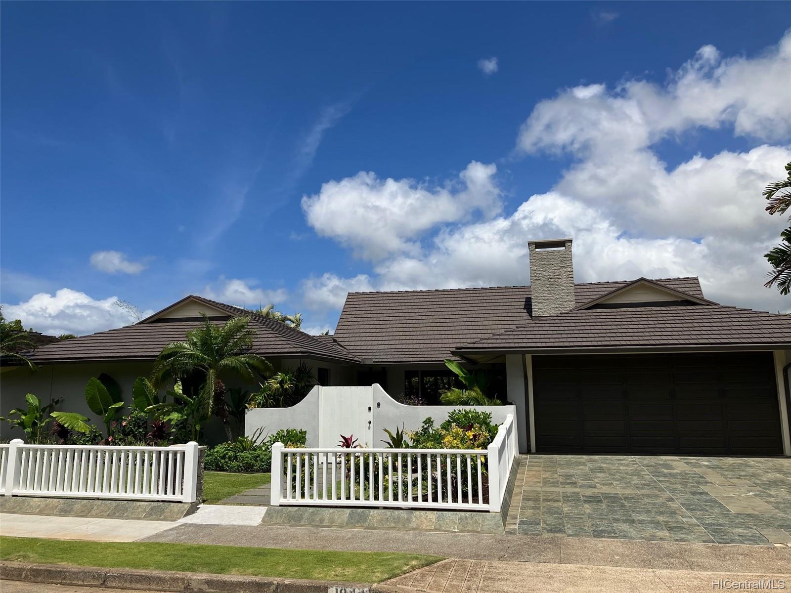 1044 Waiholo Street Honolulu, HI 96821