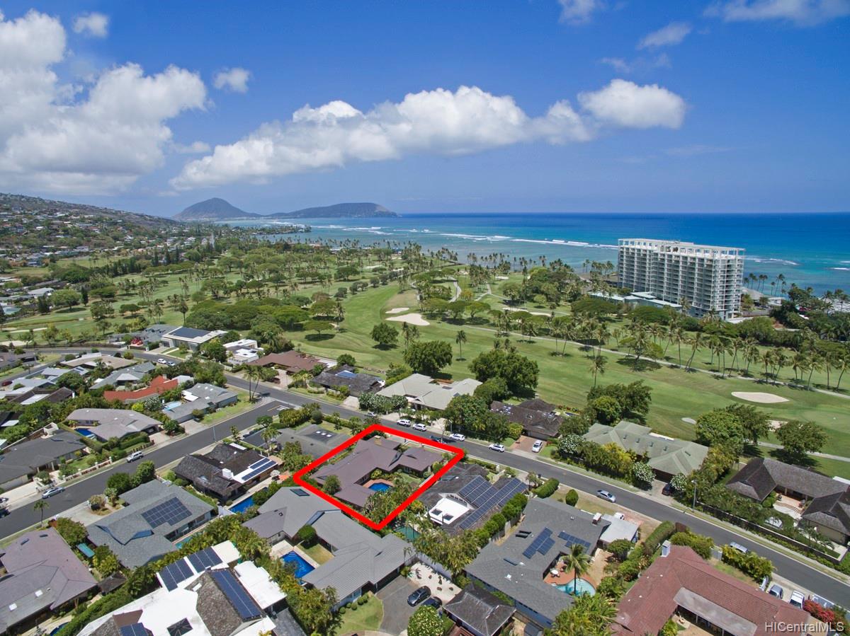 1044 Waiholo Street Honolulu, HI 96821