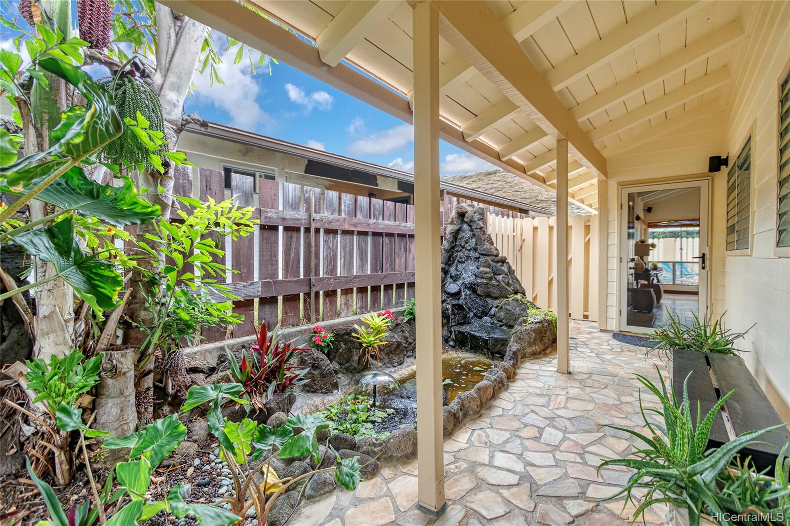 985 Maniniholo Street Honolulu, HI 96825