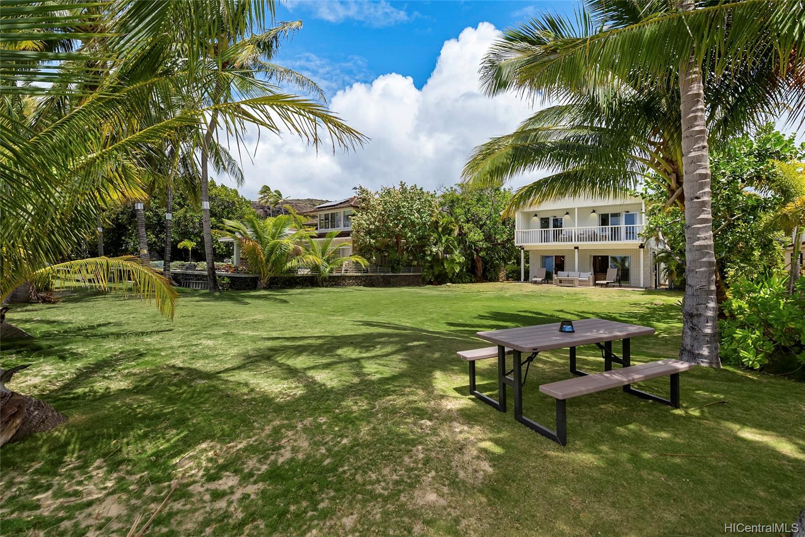 230 Paiko Drive Honolulu, HI 96821