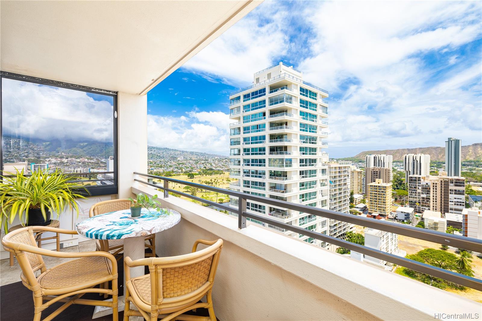 2410 Cleghorn Street #2502, Honolulu, HI 96815